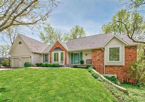 102 NE Channel Cir, Lees Summit, MO 64064 